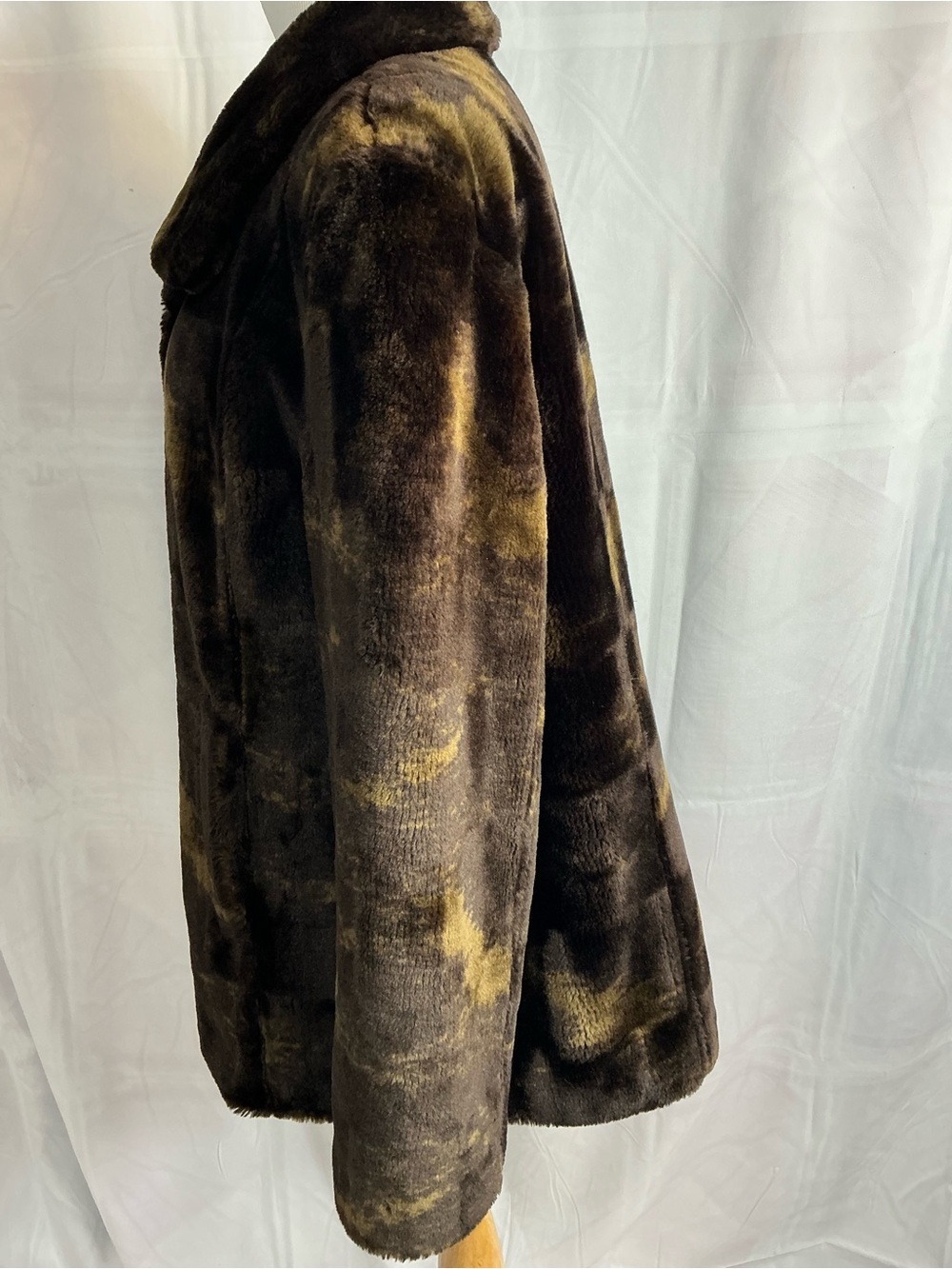 2362 - Plush Faux Fur  Jacket in Brown and Tan - Picture 8 of 12